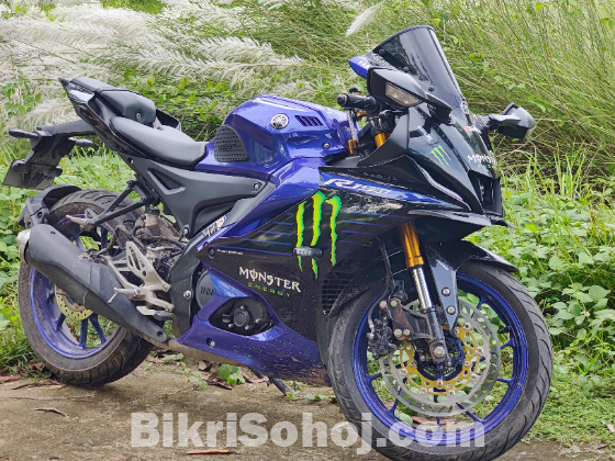 Yamaha R15 v4 monster